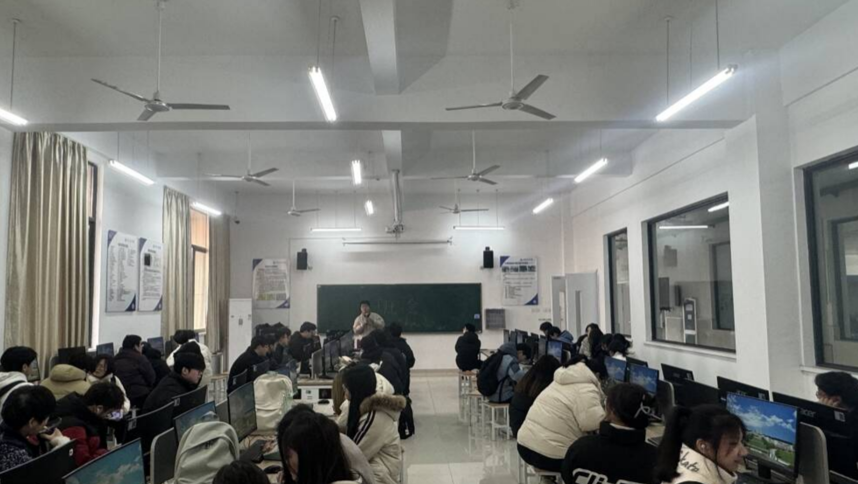 屏幕截图 2025-03-05 222702.png 屏幕截图 2025-03-05 222702.png